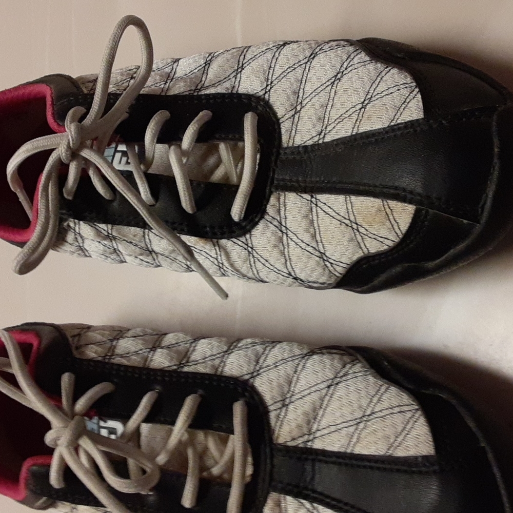 Golf shoes